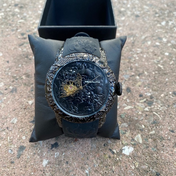 Classic men Watch Black Oriental Graphic Detailed Band - Picture 2 of 6